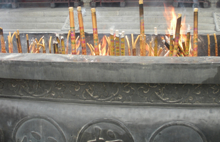 Joss sticks at the pagoda, their smoke carrying the prayers of the faithful to heaven. Photo Irene Dogmatic