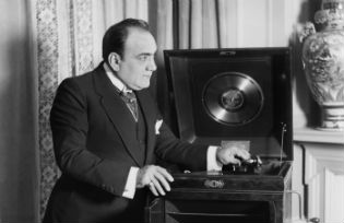 Enrico Caruso with phonograph