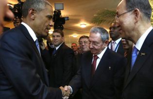 Barack Obama and Raul Castro - the historic handshake