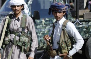 Yemeni Houthi fighters