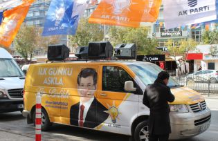 AKP Election bus