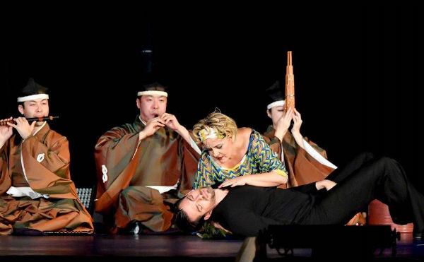 La Musica from the prologue (Gemma Bertagnolli) with Orpheus (Prato) accompanied by a gagaku ensemble led by Motonori Miuri