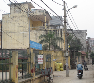 Street behind Villa Parziwahn. Photo Erich Wittenberg Street behind Villa Parziwahn. Photo Erich Wittenberg