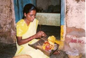 Woman rolling beedi cigarettes - photo by Lina Sönne Woman rolling beedi cigarettes - photo by Lina Sönne